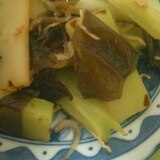 ブロッコリーの茎とわかめの炒め物